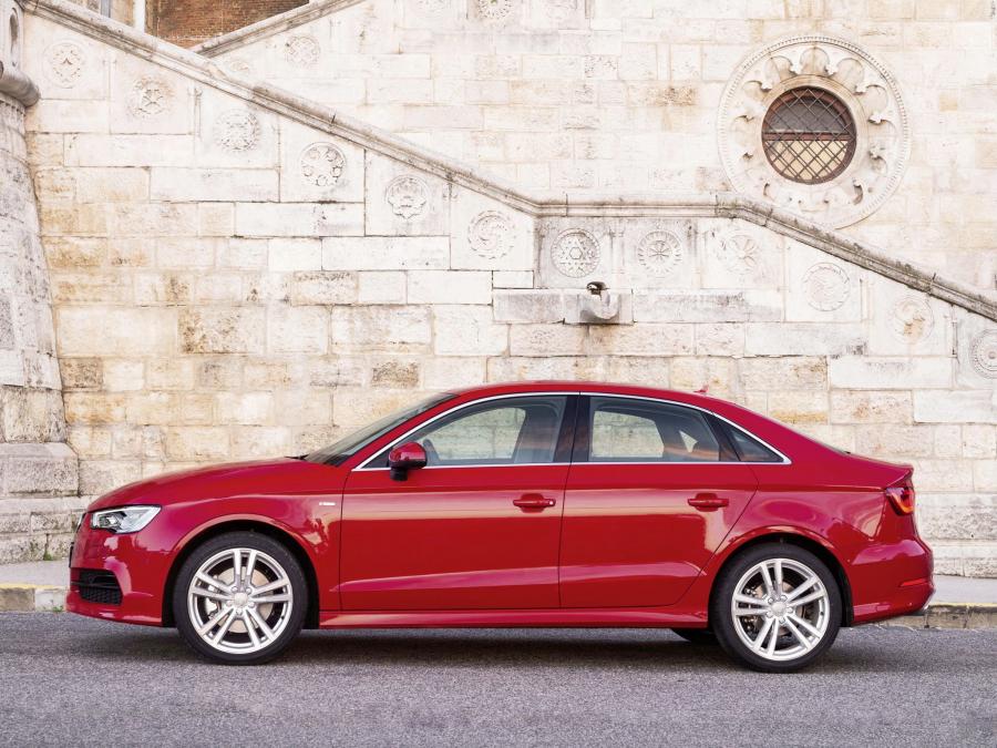  Audi A3 Sedan 1.8 T S-Line (8V) 2013 года  (WW) (фото 10 из 16)